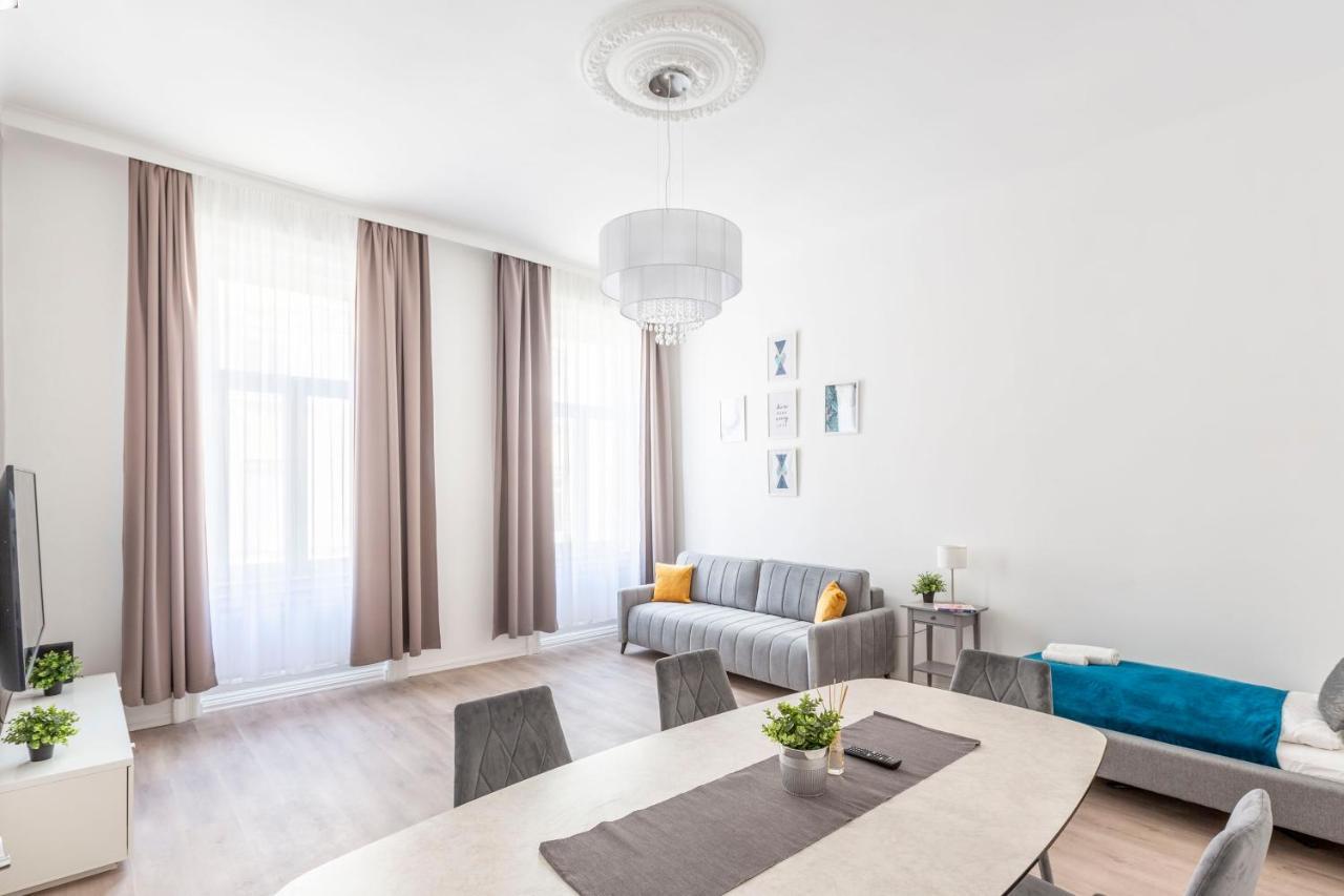 Exclusive Downtown Apartment In The Heart Of Budapest Exterior photo