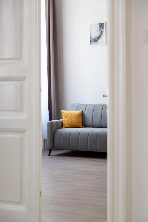 Exclusive Downtown Apartment In The Heart Of Budapest Exterior photo